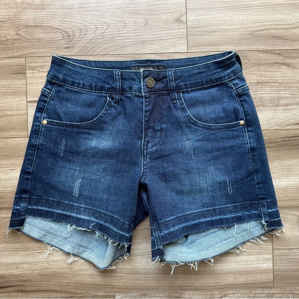 Hawthorne Dark Wash Denim Raw
Hem Shorts Size 4